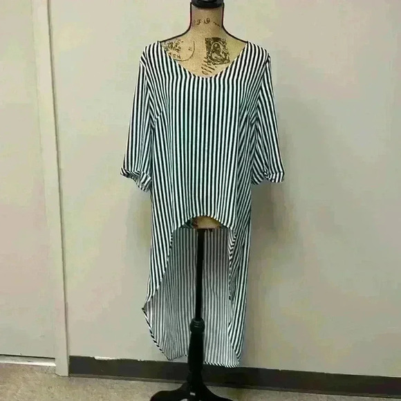 Sweet Pea Tops - Shirt with long tail back